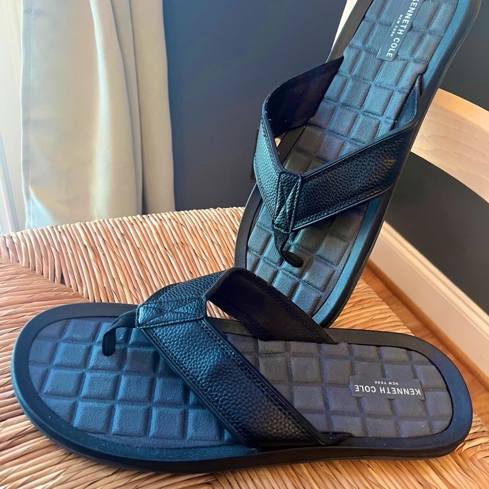 Kenneth Cole New York Black Textured Casual and Sleek Flip Flops (New)